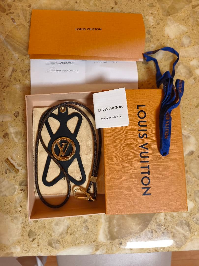 LOUIS VUITTON スマホケース　ストラップ