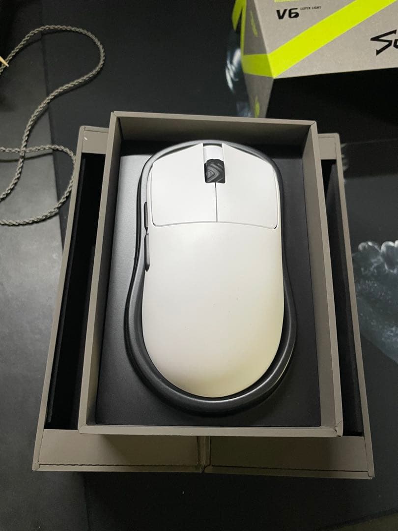 美品、備品未使用 Schyrox V6 ホワイト