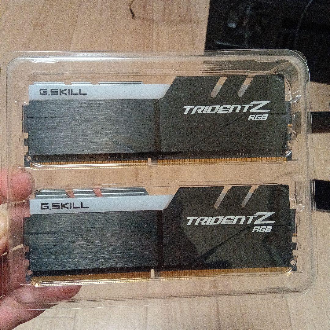 G.Skill Trident Z RGB DDR4 16x2 3200メモリー