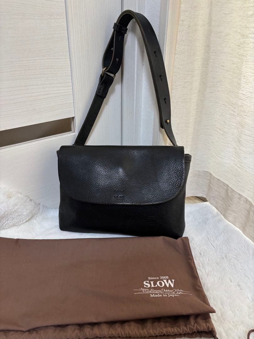 スロウ⭐︎SLOW⭐︎レザーバッグ　ボディーバッグ　サコッシュ　ブラック　レザー