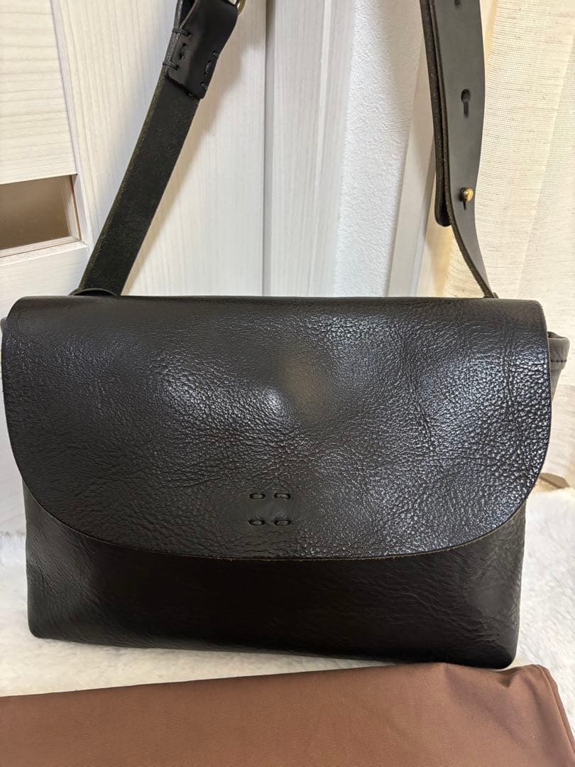 スロウ⭐︎SLOW⭐︎レザーバッグ　ボディーバッグ　サコッシュ　ブラック　レザー