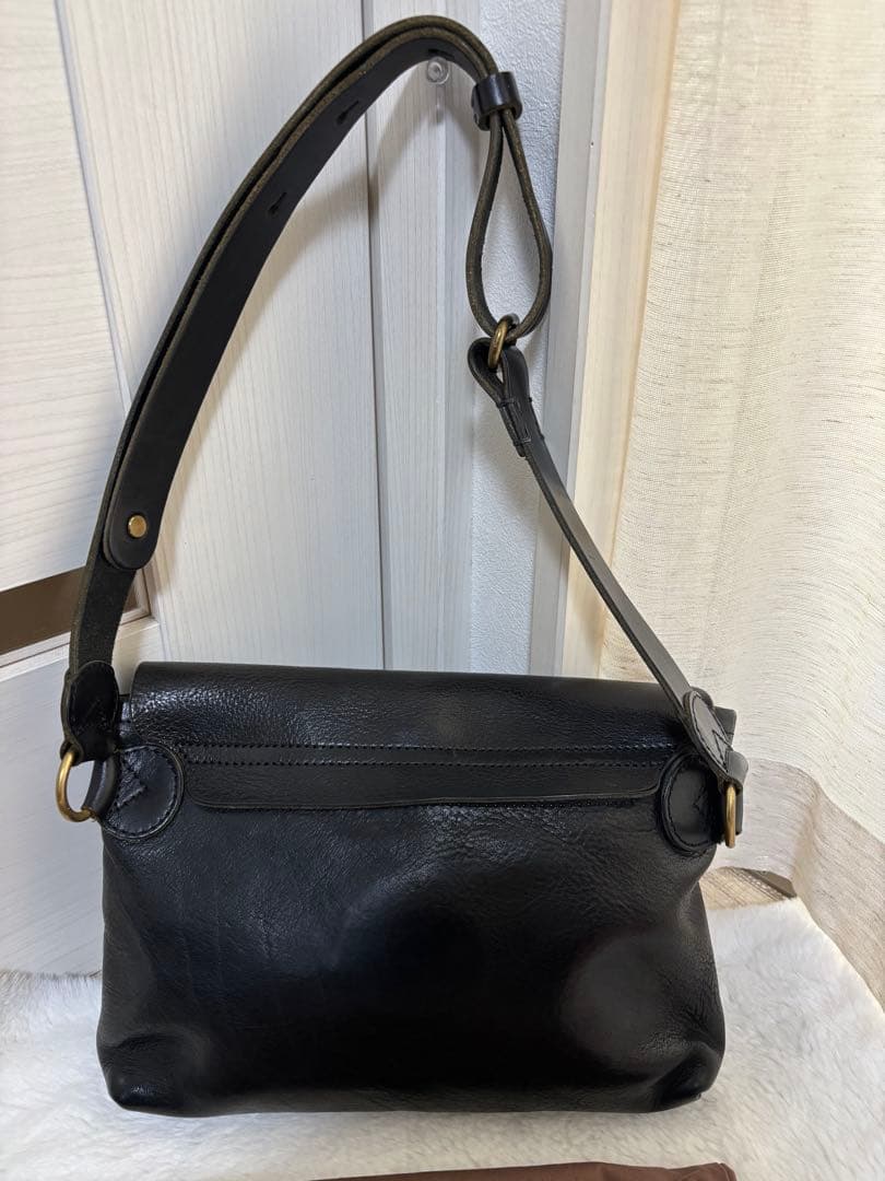 スロウ⭐︎SLOW⭐︎レザーバッグ　ボディーバッグ　サコッシュ　ブラック　レザー