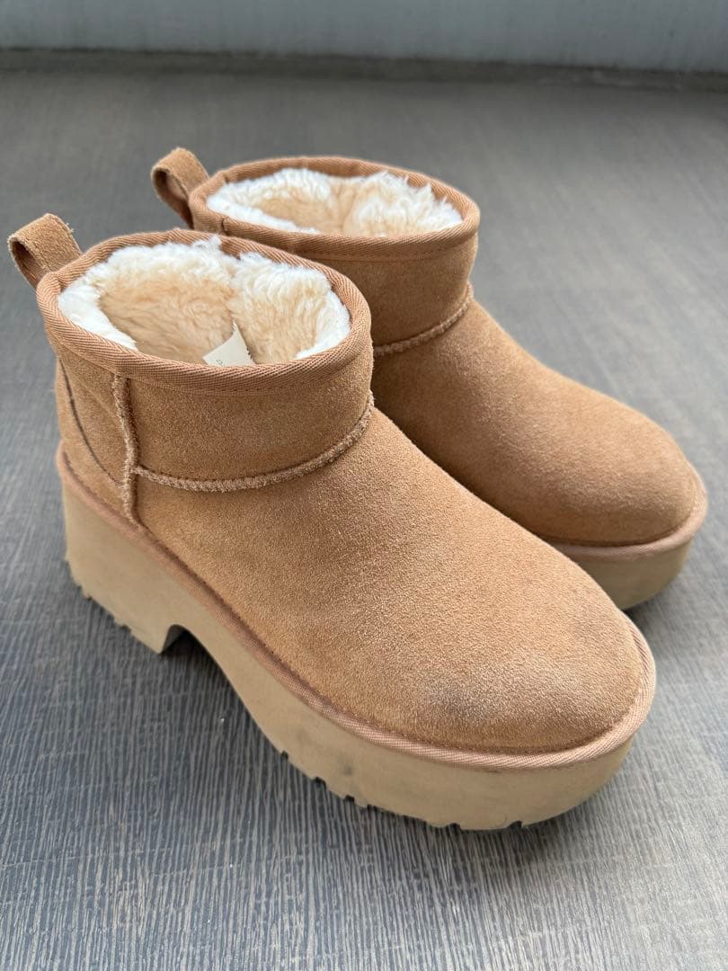 UGG ベージュ 厚底ムートンブーツ【ほぼ新品】