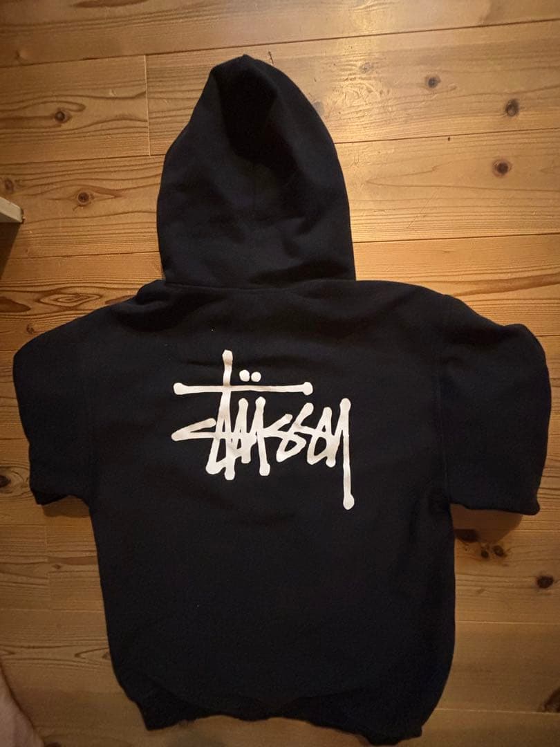 大人気Stüssy 黒 フード付きパーカー