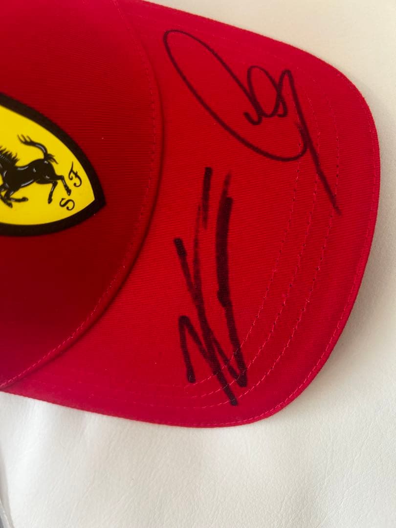 [値下げ] 直筆サイン入りキャップ ハミルトン＆ルクレール Ferrari