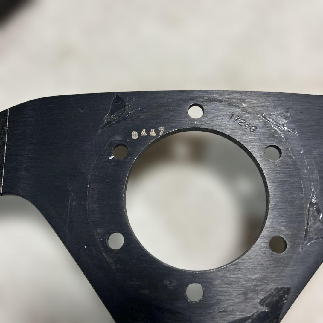 momo ステアリングホイール　ハンドル　ベローチェ　ホーンボタン付き