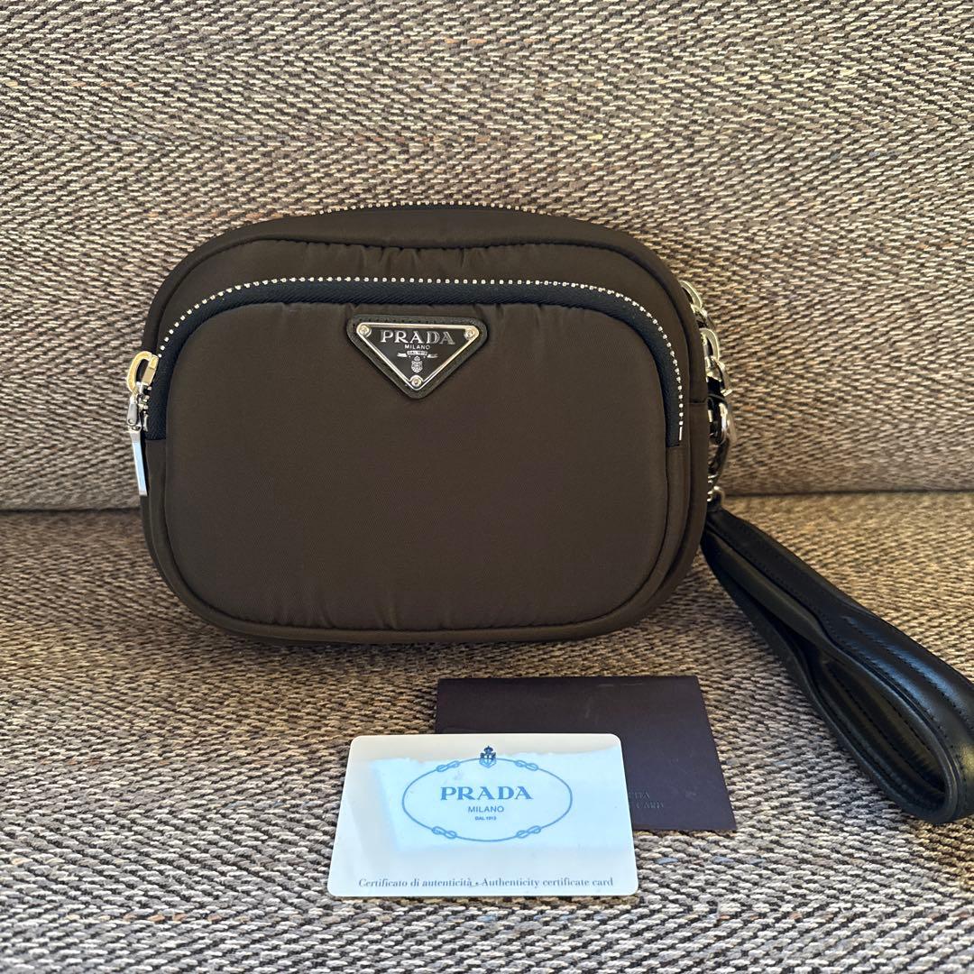 PRADA⭐️ナイロンカーゴ　クラッチ　バッグ　カーキ