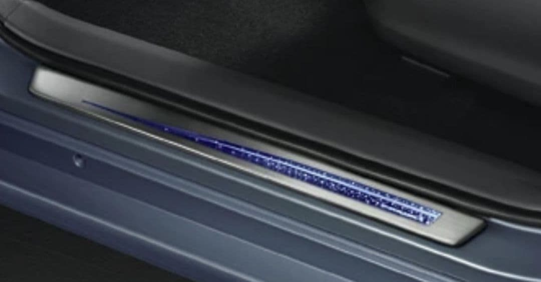 新品 プリウスα 40系前期スカッフイルミネーション トヨタ純正オプション