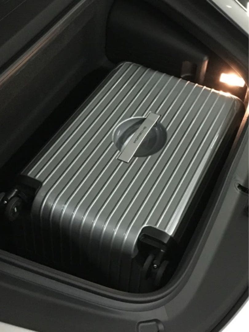 【入手苦難】リモワXポルシェ スーツケース 911トランクにピッタリLサイズ