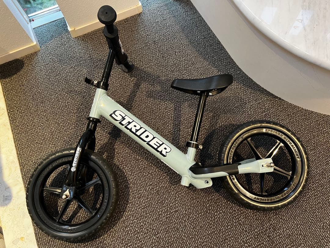 STRIDER 12インチバランスバイク 限定カラー