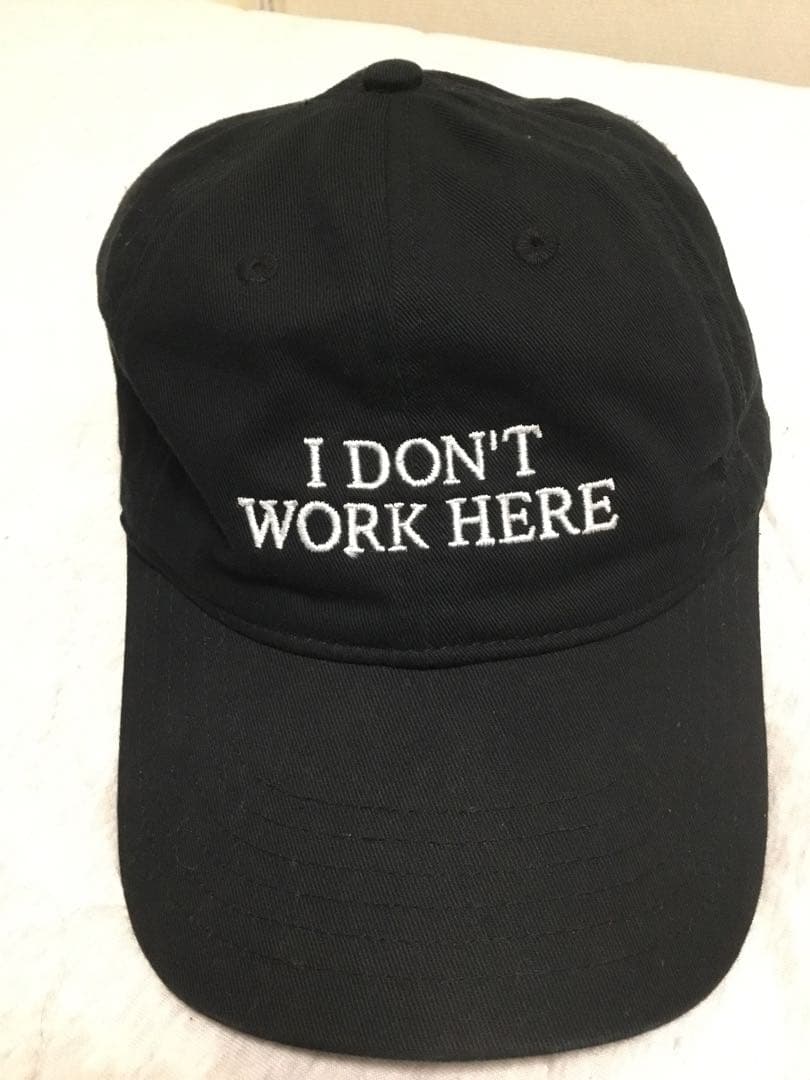 IDEA books I don’t work here キャップ