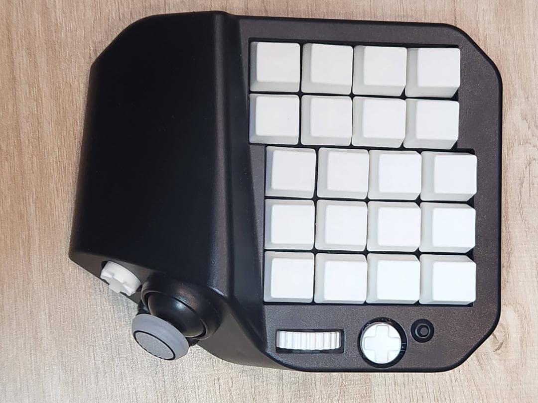 ジ*ボ様 【美品】MH-Device MH-Delta 左手デバイス【送料込】