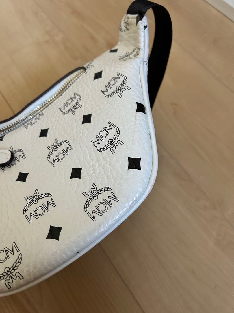 MCM ボディバッグ ホワイト 中古　シミあり