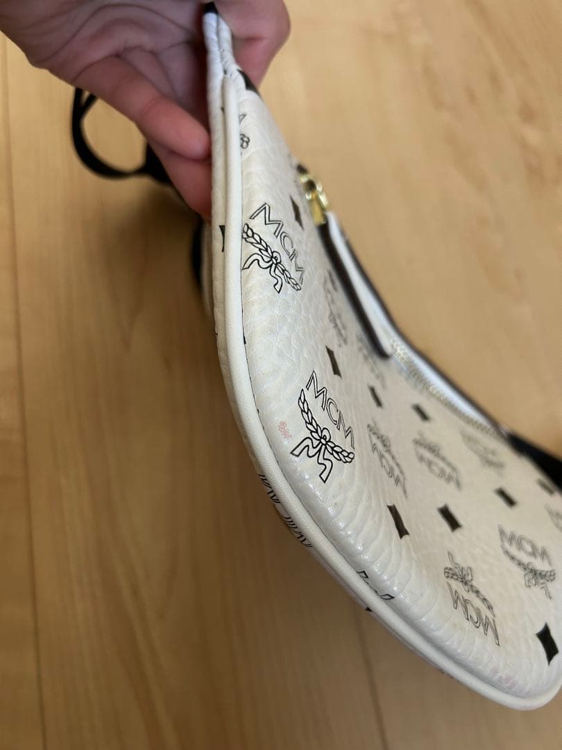 MCM ボディバッグ ホワイト 中古　シミあり