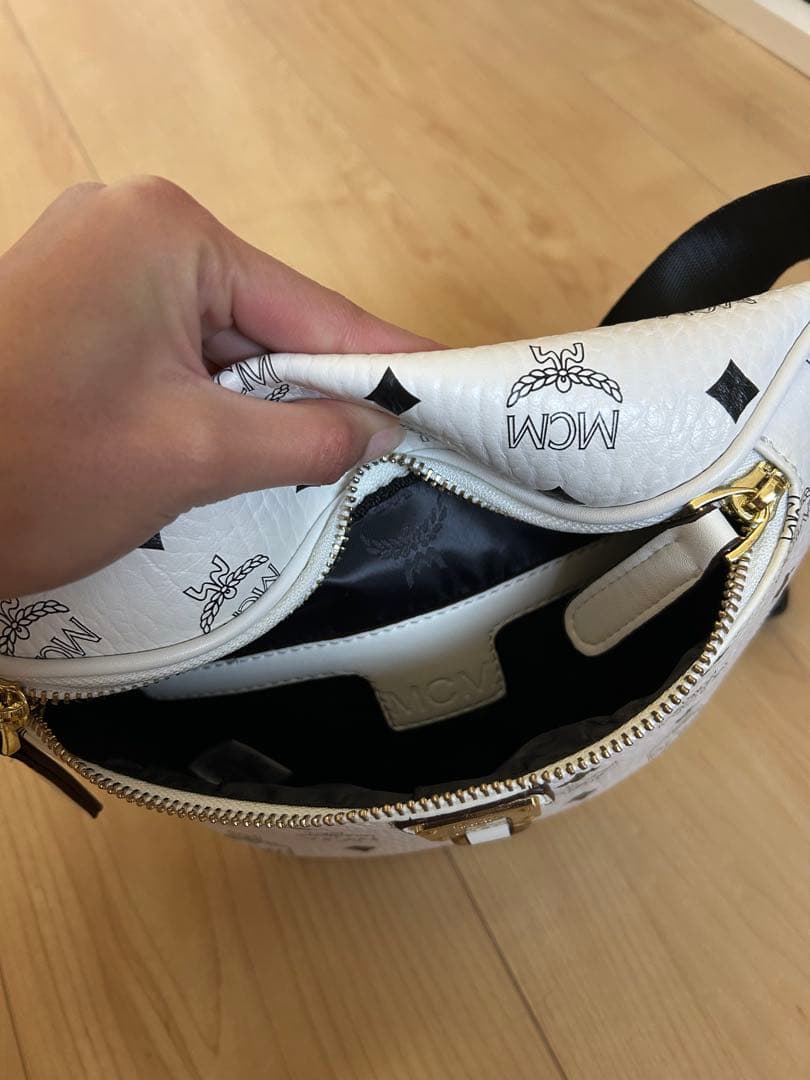 MCM ボディバッグ ホワイト 中古　シミあり