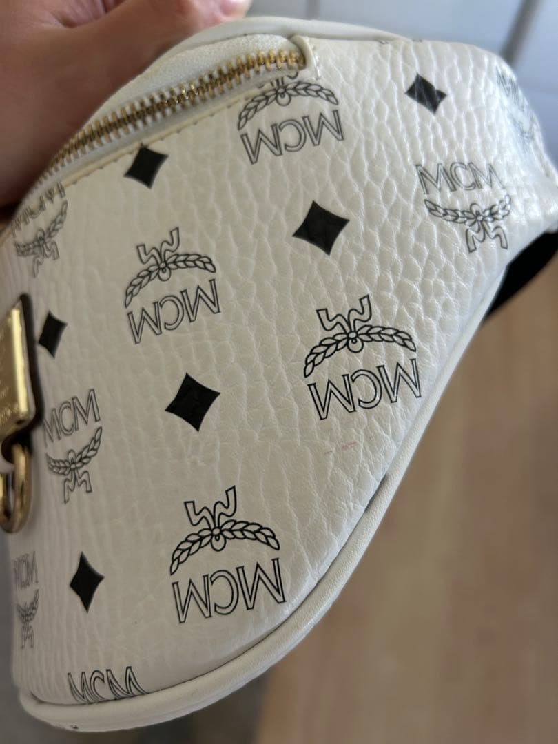 MCM ボディバッグ ホワイト 中古　シミあり