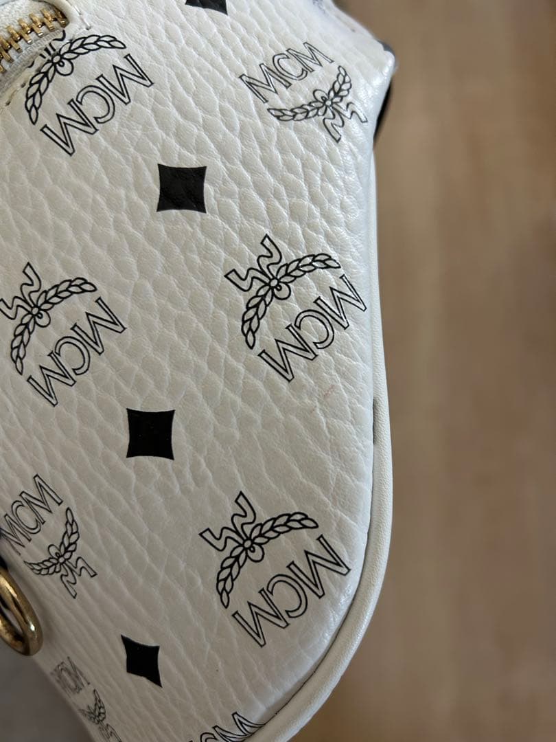 MCM ボディバッグ ホワイト 中古　シミあり