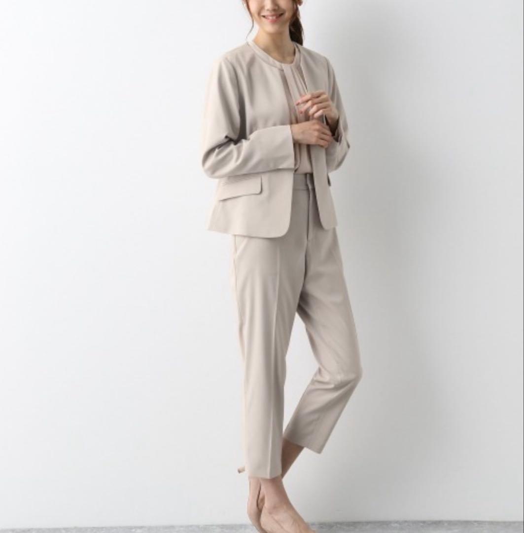 ノーカラージャケットパンツスーツ