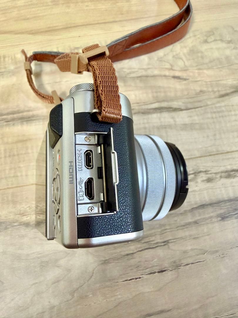 富士フイルム X-A5 ミラーレスカメラ シルバー