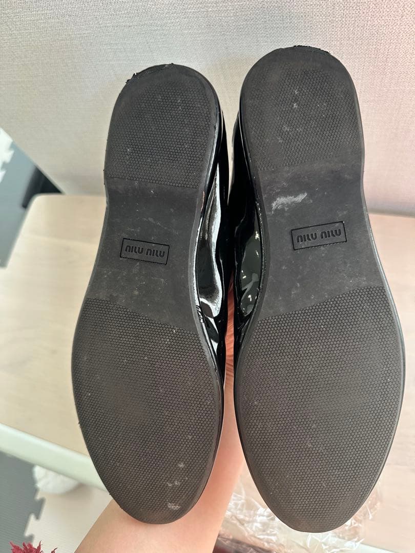 miu miu パール付きローファー