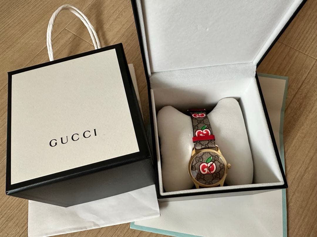 GUCCI アップルデザイン時計