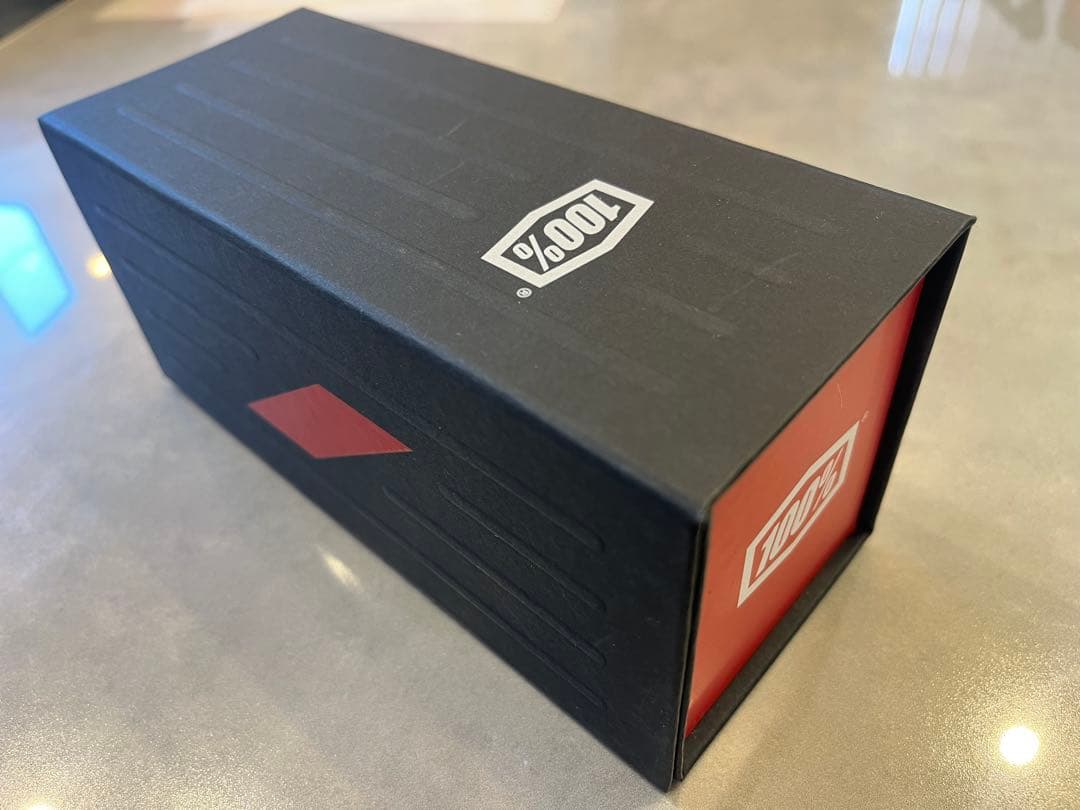 １００％ ワンハンドレッド サングラス