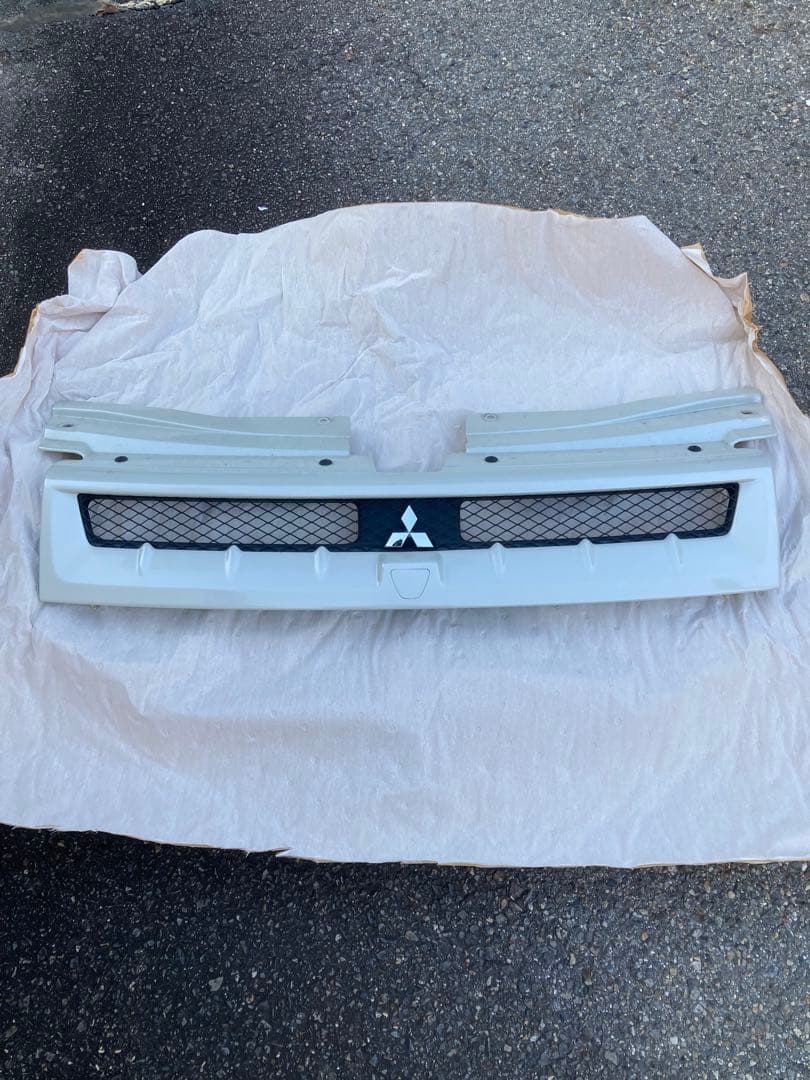 【純正OP】デリカD5 スポーティグリル　ウォームホワイトパール