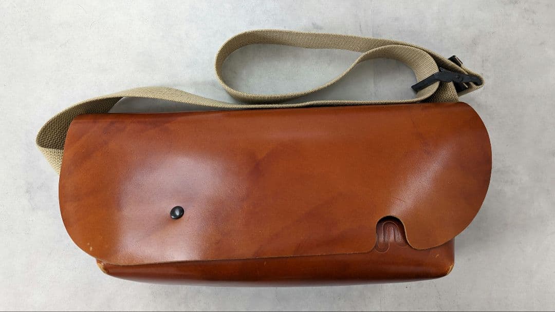 Uni&co ユニアンドコー メッセンジャーバッグ(S) キャメル