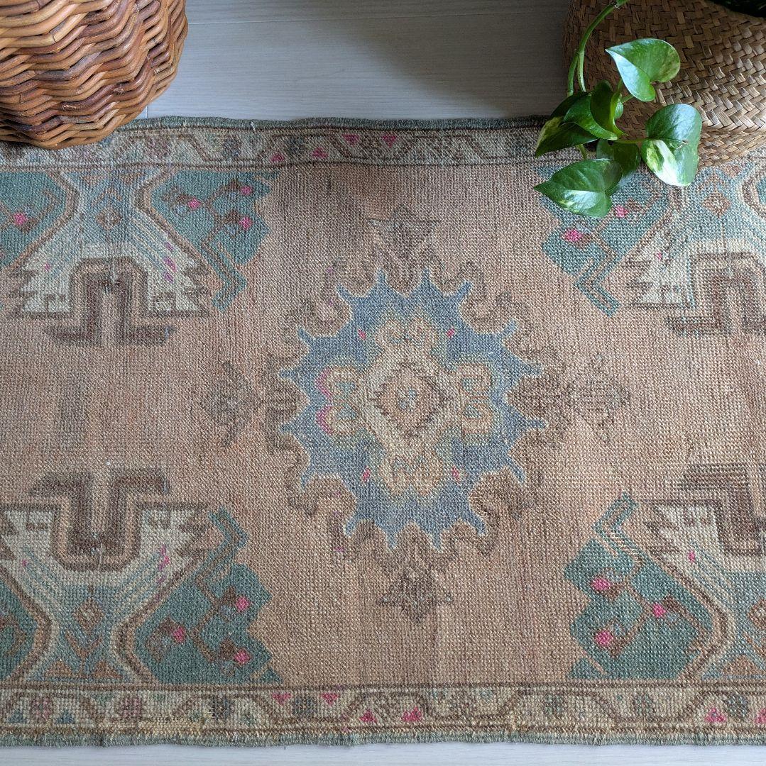 52×88 メダリオン　オレンジベージュ　トルコヴィンテージラグ　ミニサイズ