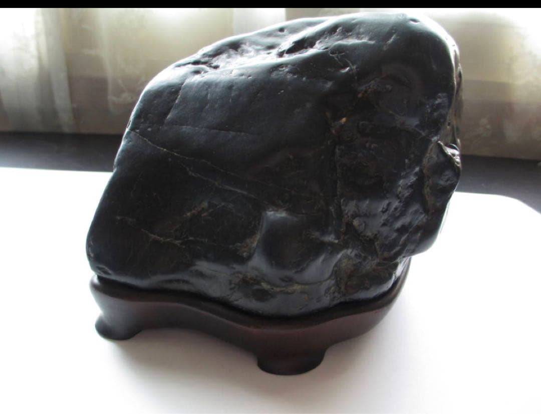 SALE 神居古潭石　深緑　台座あり