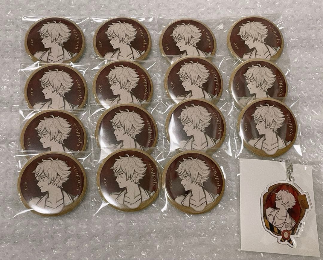 ツイステ エース トラッポラ Roman 缶バッジ アクキー まとめ