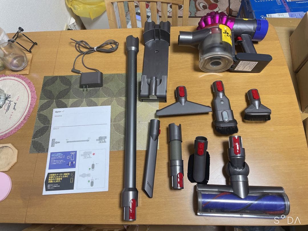 Dyson V7 　コードレスクリーナー　掃除機　sv11