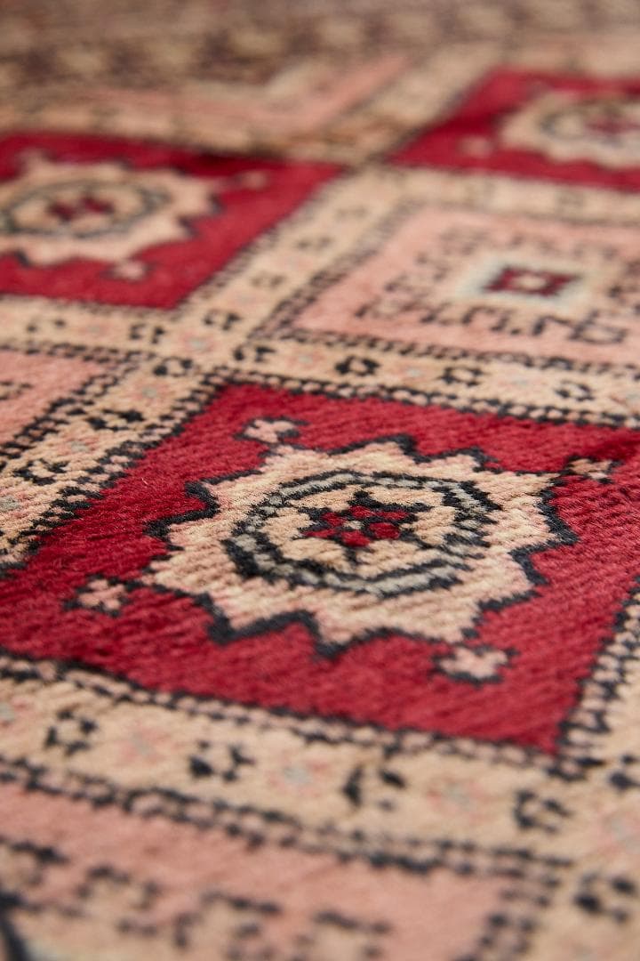 ヴィンテージラグ　トライバルラグ　パキスタン産（100×59cm）ベージュ　赤