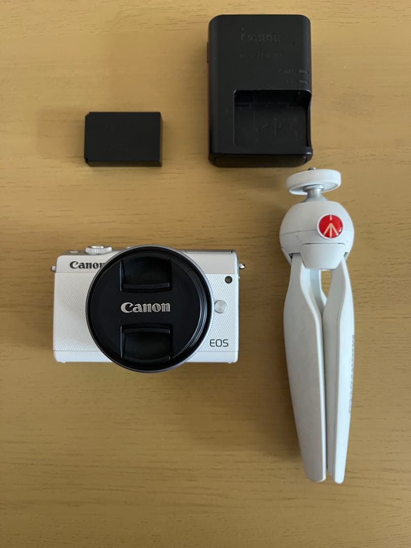 【三脚付き】Canon EOS M100 ミラーレス一眼 ホワイト