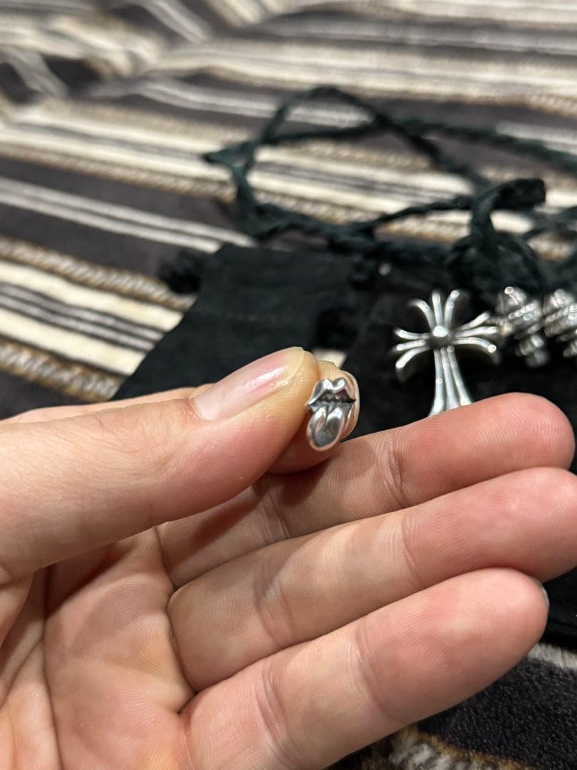 あ*く様 CHROME HEARTS スモール CHクロス レザーとピアス