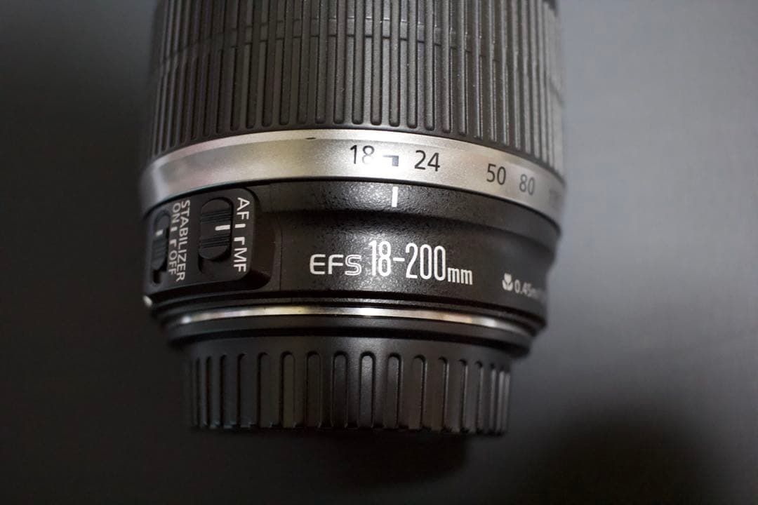 Canon EFS 18-200mm レンズ