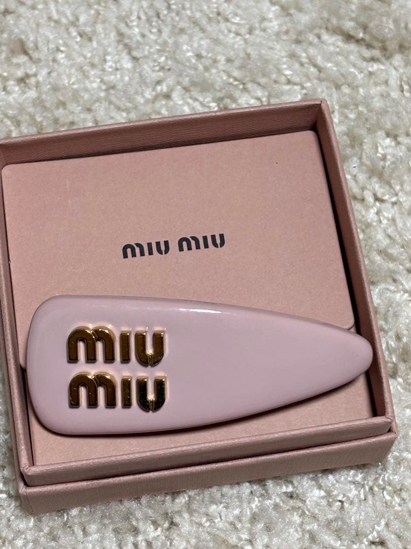 【中古】MIUMIU パテントレザー ヘアクリップ ピンク