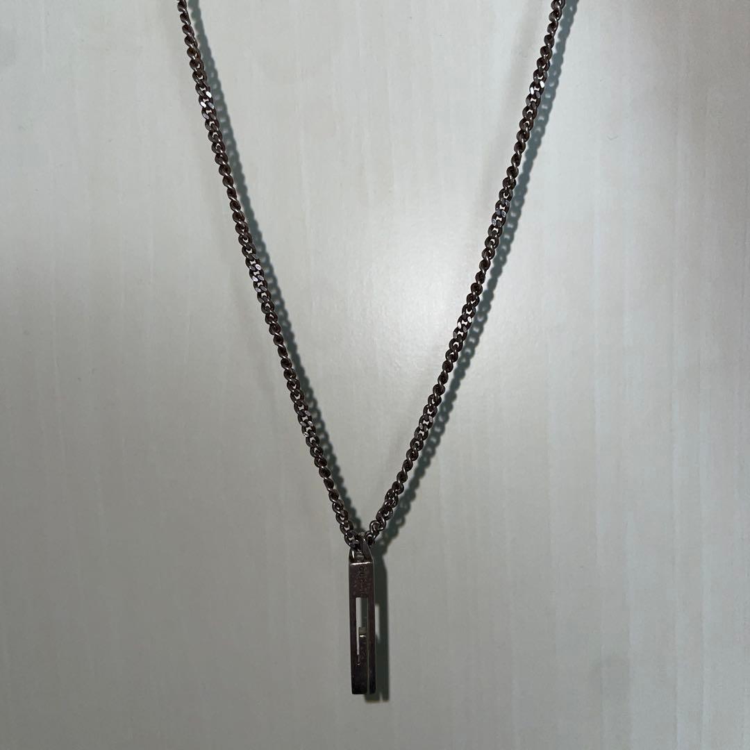 GUCCI ロゴ入りシルバーペンダントネックレス