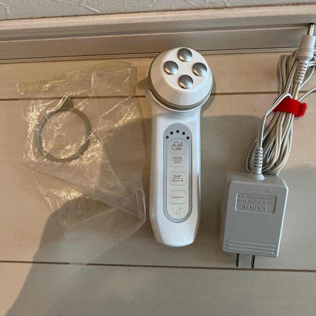 ゆ*う様 セルキュア4t 美顔器 ホワイト 充電器付き