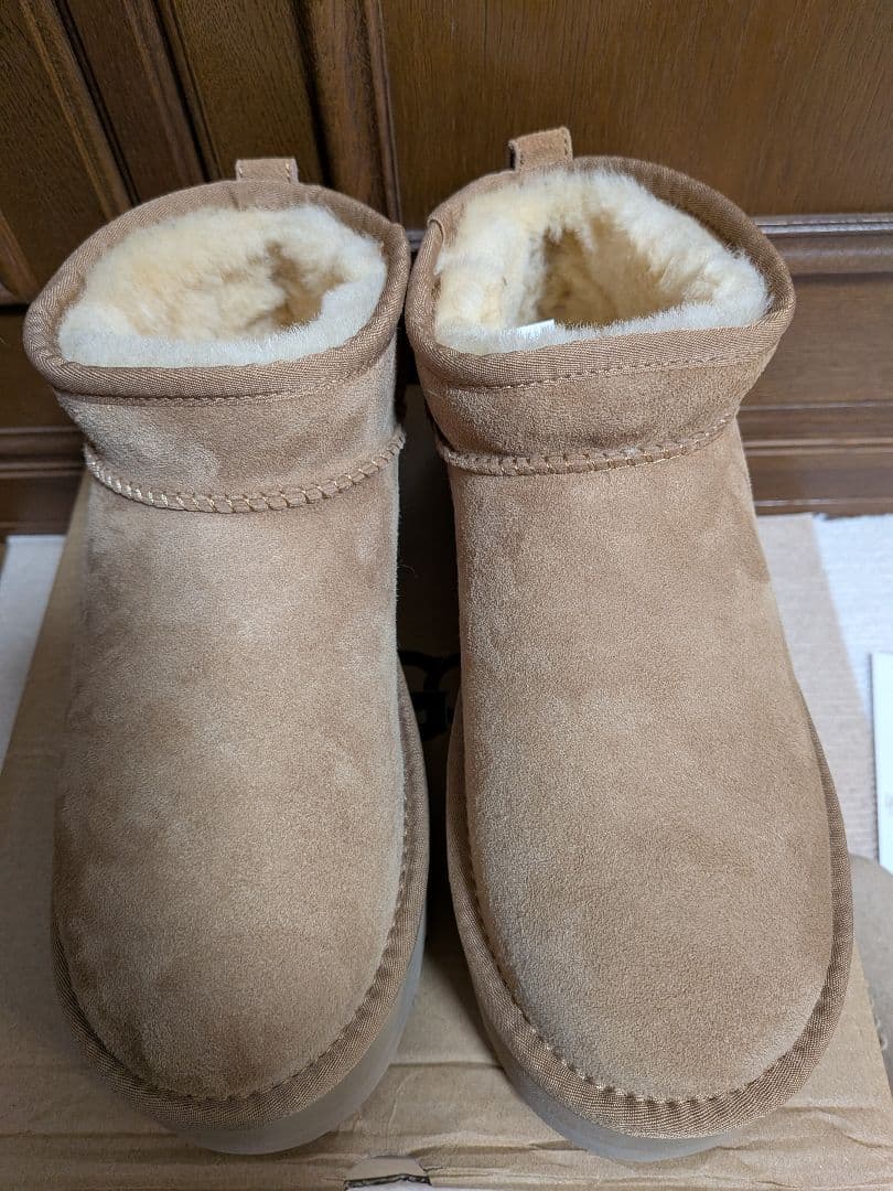 新品　UGG（アグ）ブーツ　クラシックウルトラミニ　厚底スエード　CHE