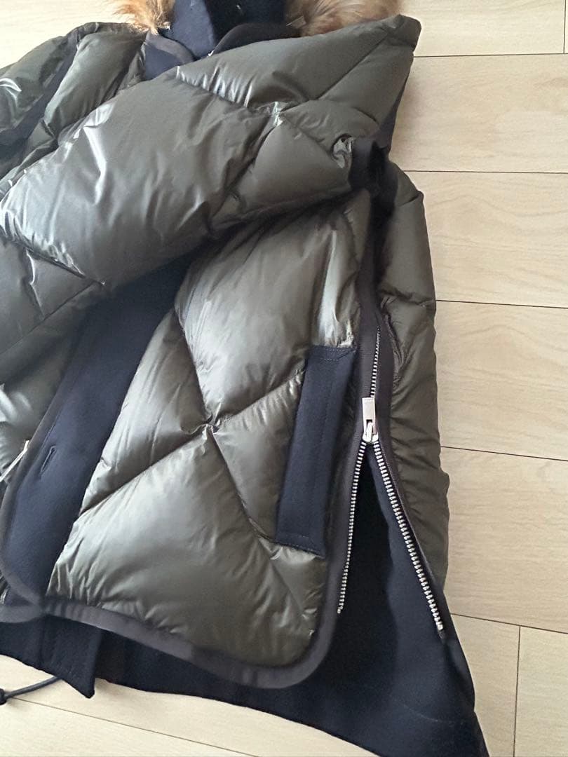 【新品未使用】sacai サカイ　カーキ×ネイビーダウンジャケット　サイズ 1