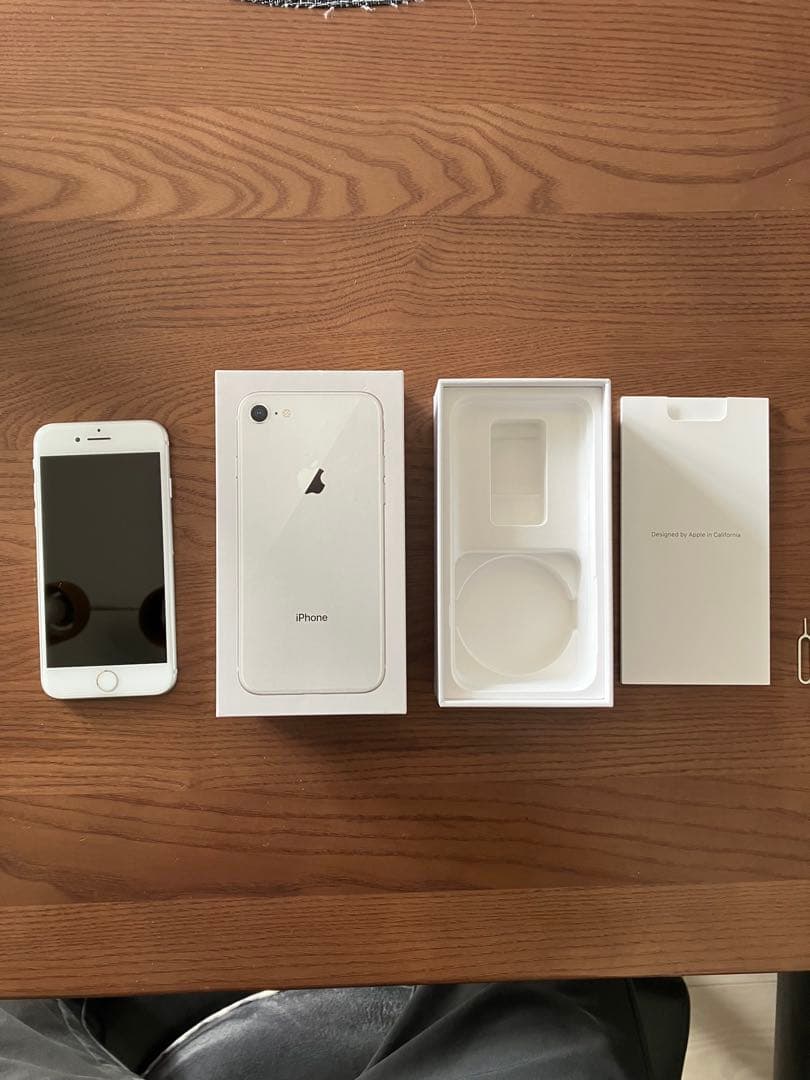 や*ま様 Apple iPhone 8 ホワイト 本体