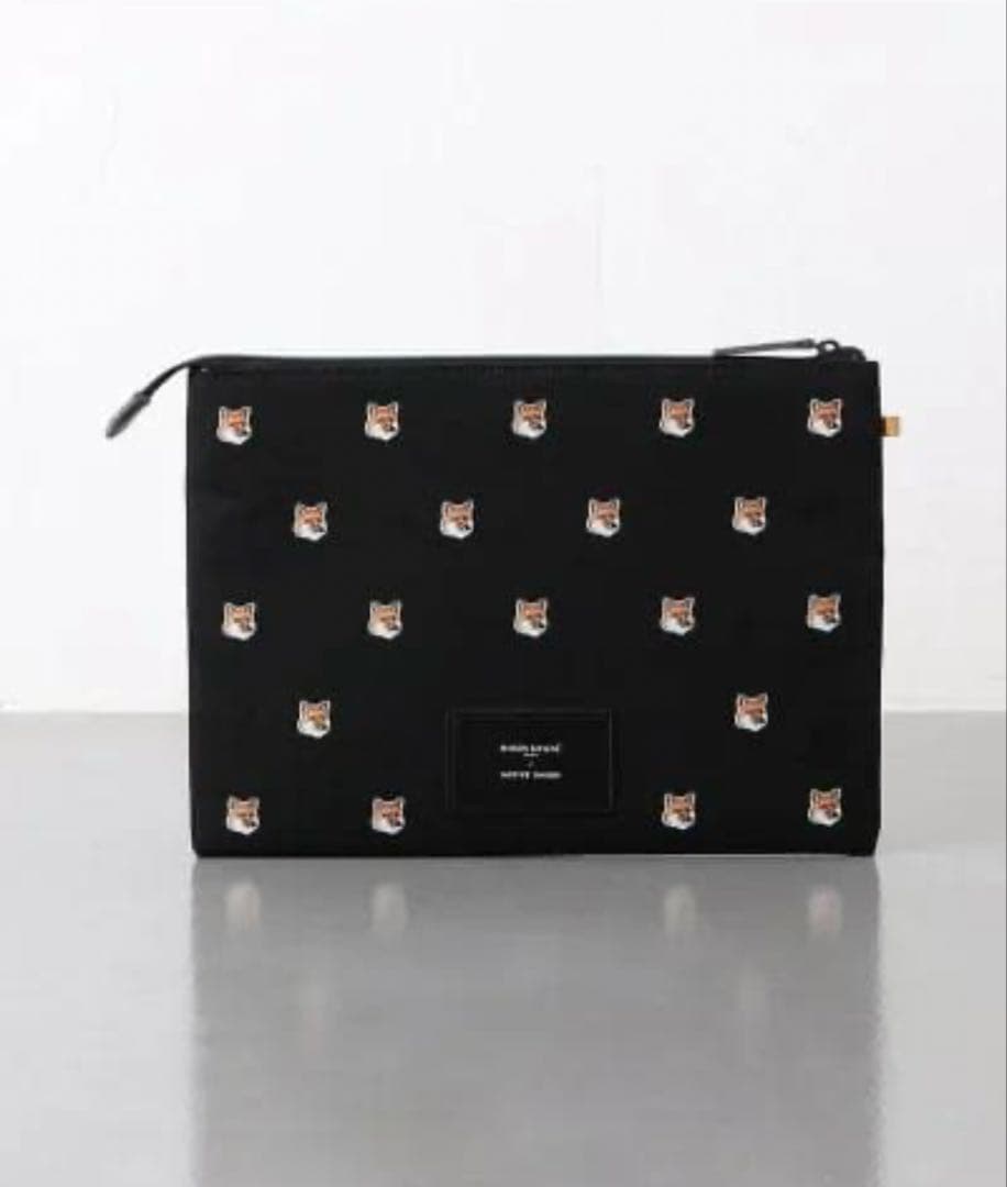 MAISON KITSUNE タブレットケース(15-16インチ)