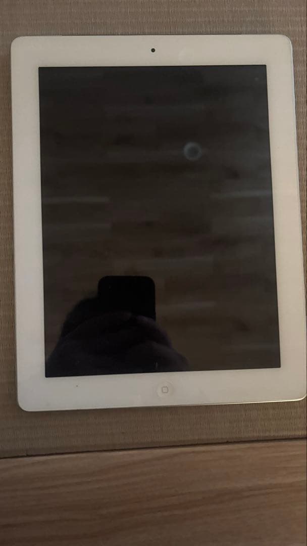 旧タイプ　Apple iPad シルバー 箱・説明書なし 容量56.1