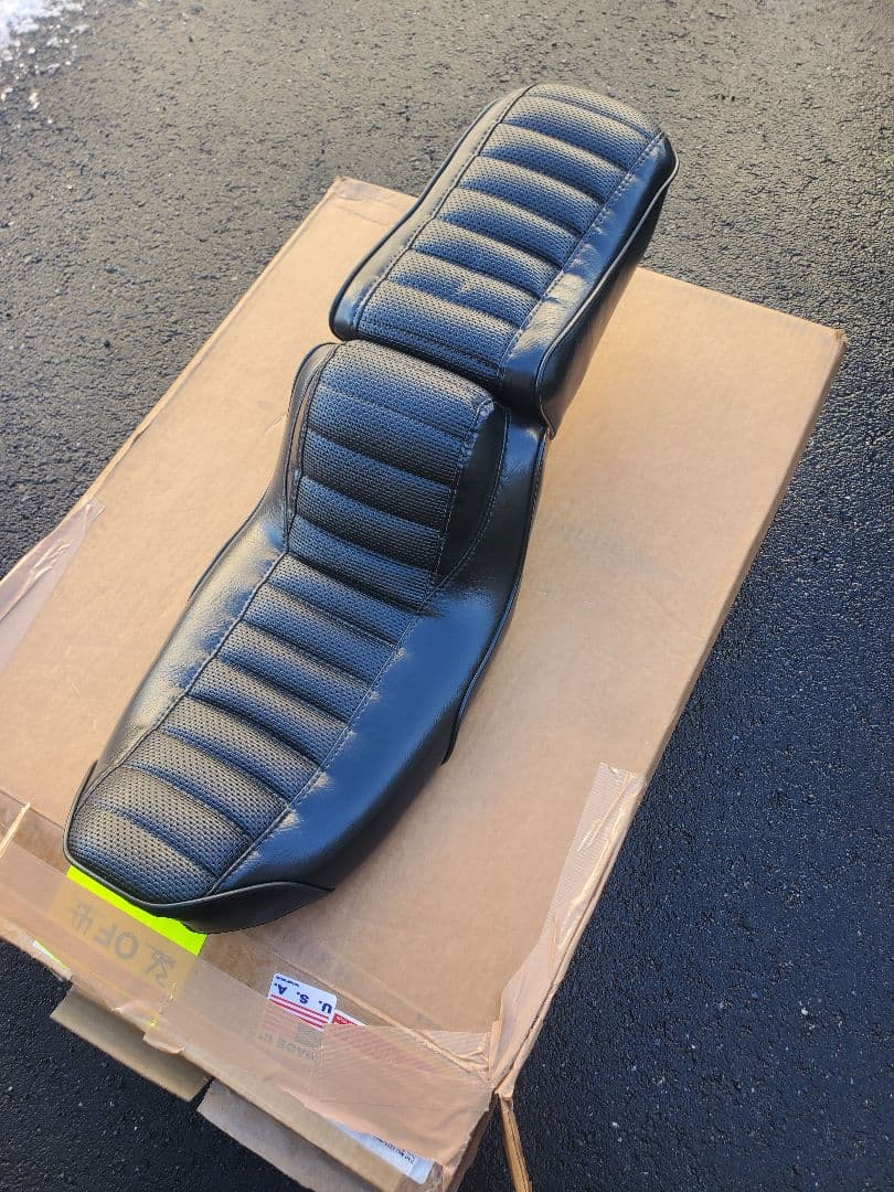 サンダンス SUNDANCE ダイナ DYNA シート ハーレー