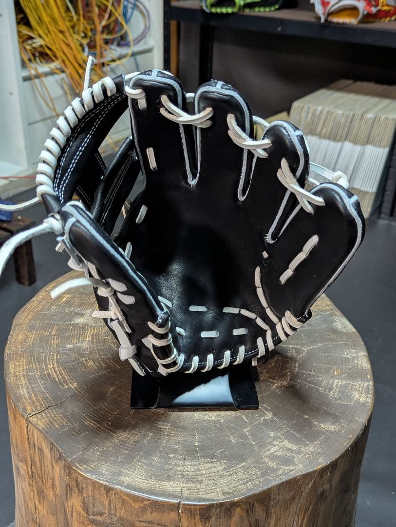 『 ヤックン』軟式野球グローブ 黒と白
