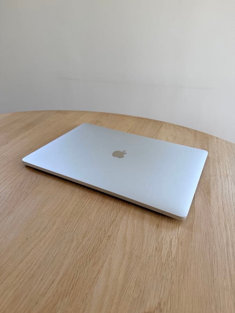 Apple MacBook Pro 15インチ（2016年モデル）