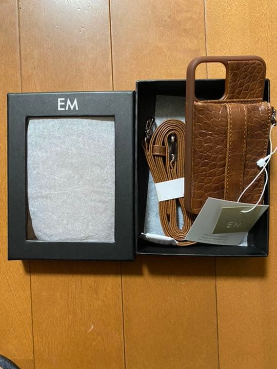 EM iPhone11pro ケース　ブラウン