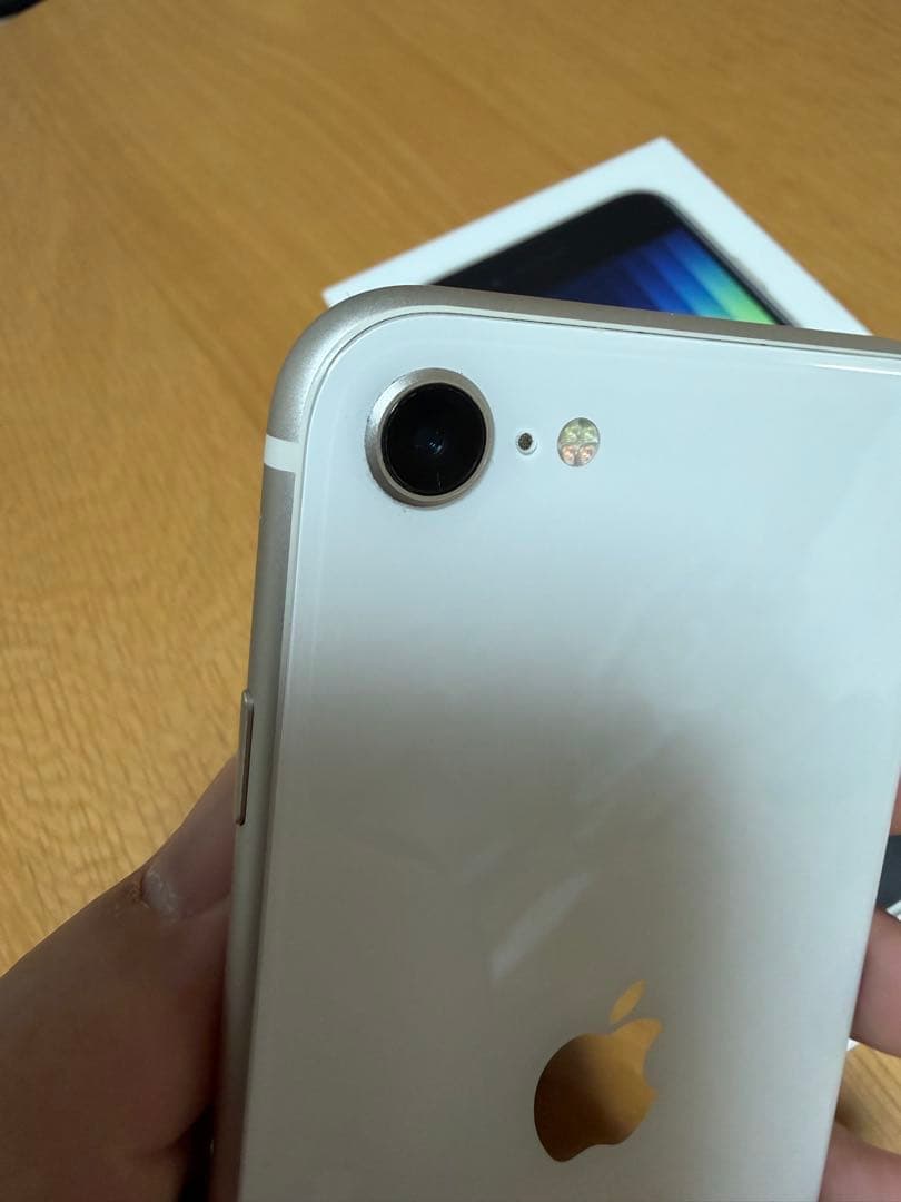 美品iPhoneSE 第3世代 ホワイト本体 128GB SIMフリーおまけ付き