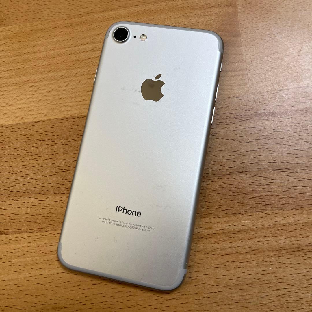iPhone 7（シルバー／32GB）　美品